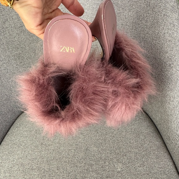 Zara Pink Faux Fur Slippers - Picture 9 of 9
